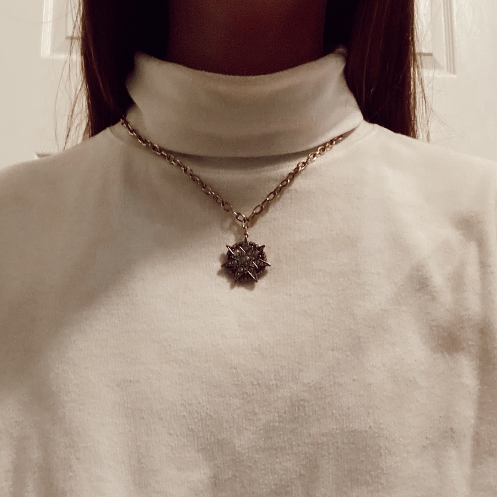gold star charm necklace